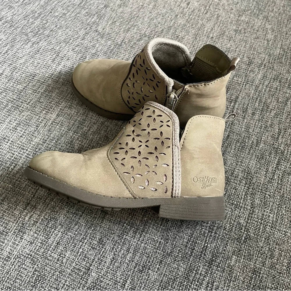 OshKosh girl Tan Ankle Boots with Cutout Design size 10 grayish brown play wear